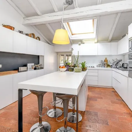 Ferienhaus Four Bedroom Como