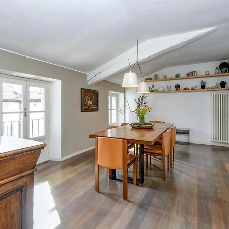 Four Bedroom Ferienhaus